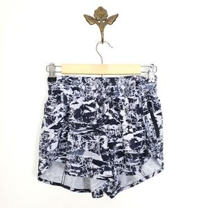 Lululemon Tracker Shorts Black White Alpine Size 6